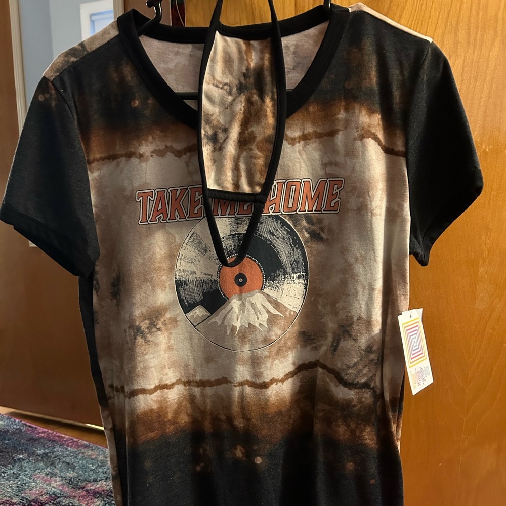 2/$8 bundle- NWT Lularoe Liv T, with mask Small